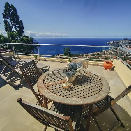 Superb And Relaxing View Over The Bay & Mountains Of Funchal. Bbq & Wifi