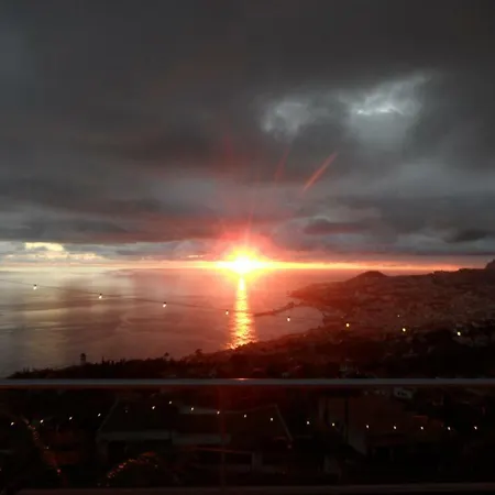 Superb And Relaxing View Over The Bay & Mountains Of Funchal. Bbq & Wifi Διαμέρισμα Madeirã