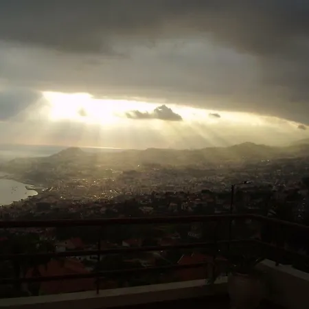 Apartment Superb And Relaxing View Over The Bay & Mountains Of Funchal. Bbq & Wifi *